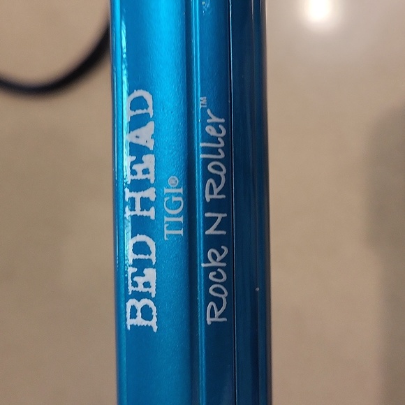 Bed Head TIGI Rock N Roller Works Great Preowned Long Cord Heats Quickly - Picture 6 of 8